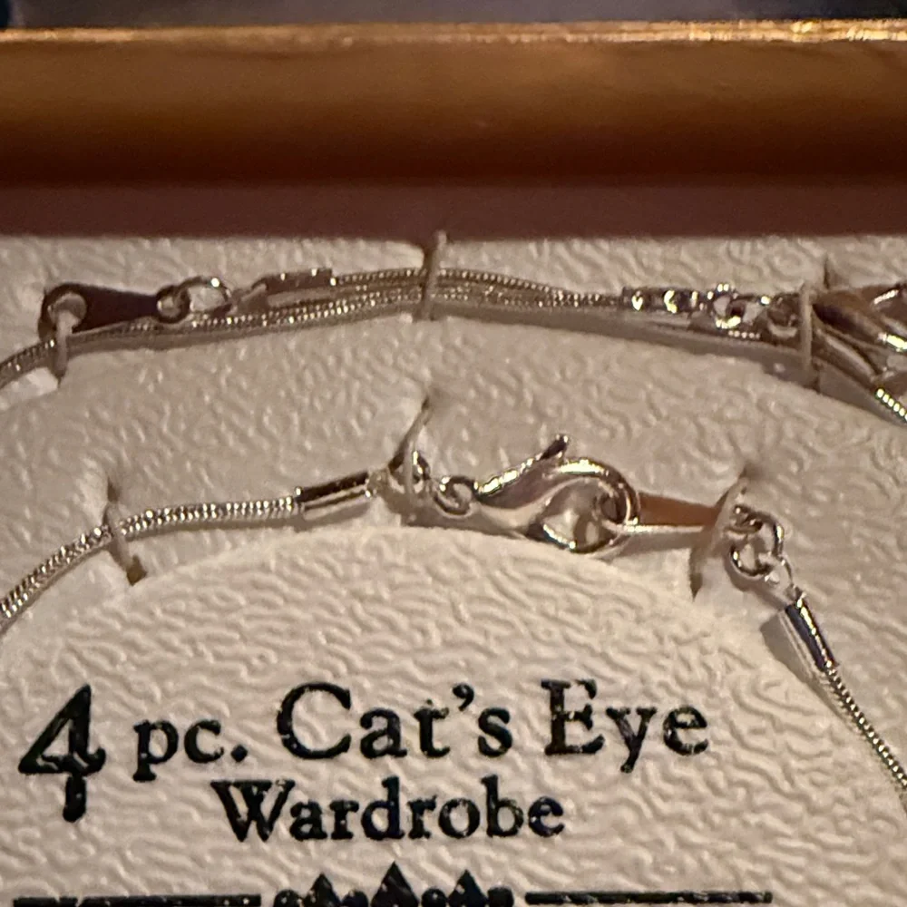 New! 3 piece Cat's Eye Jewelry Set - Picture 5 of 7